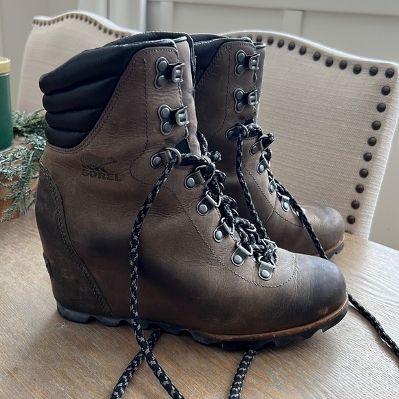 Sorel Shoes - Women’s sorel boots, lace up wedge, size 7.5